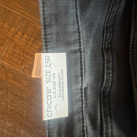 Chicos so slimming size 2.5 or 14

Girlfriend flair, embroidered jeans - Picture 3 of 5